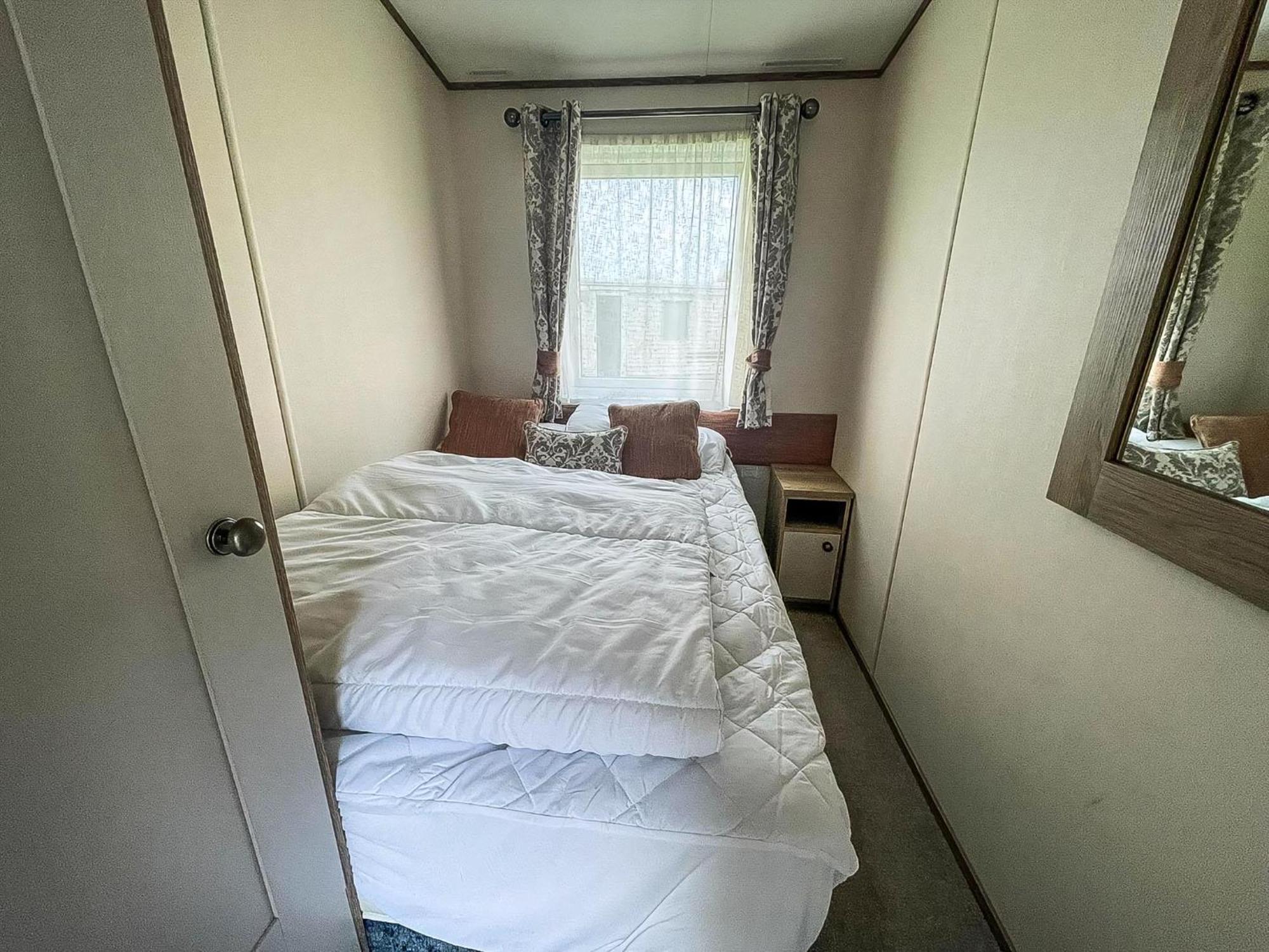 Stunning 8 Berth Caravan With Decking At Kessingland Beach Ref 90017D Benacre Dış mekan fotoğraf