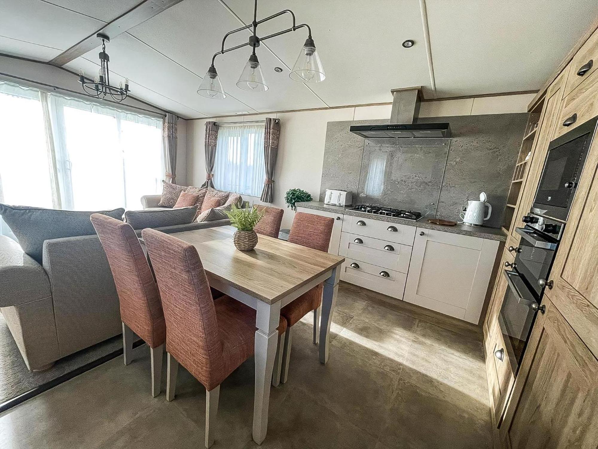 Stunning 8 Berth Caravan With Decking At Kessingland Beach Ref 90017D Benacre Dış mekan fotoğraf
